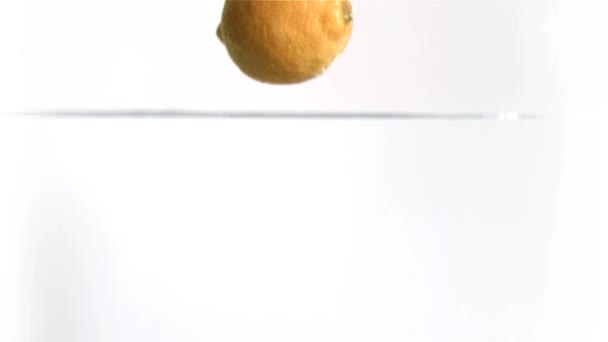 Lemon falling into water in super slow motion — Stock Video