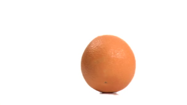 Orange vrida i super slow motion — Stockvideo