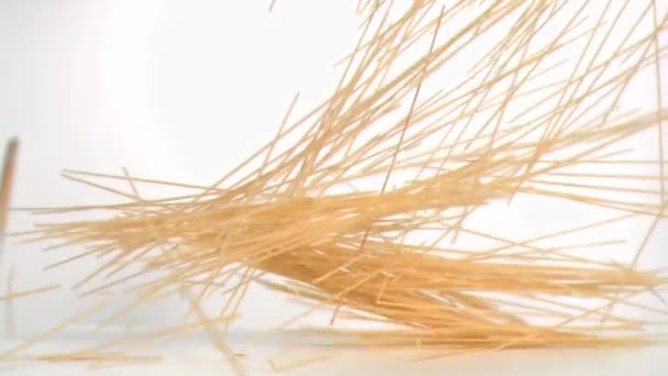 超スローモーションで落ちるスパゲッティ — ストック動画