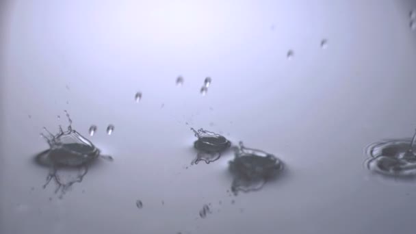 Kapky padající v super slow motion — Stock video