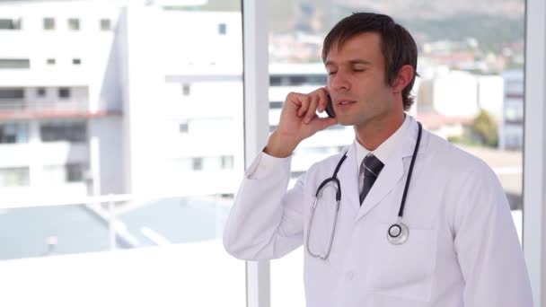 Doctor calling with a mobile phone — Stock Video