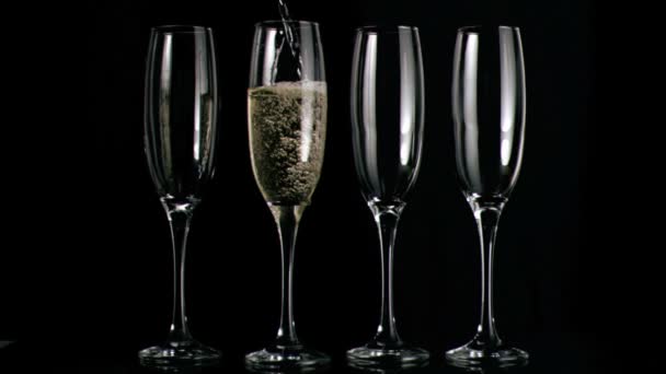 Champagne flowing in super slow motion in flutes — Stock Video