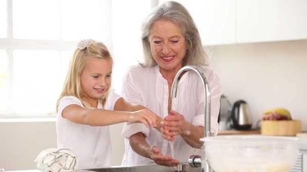 Happy grandmother and granddaughter washing hands — Stock Video