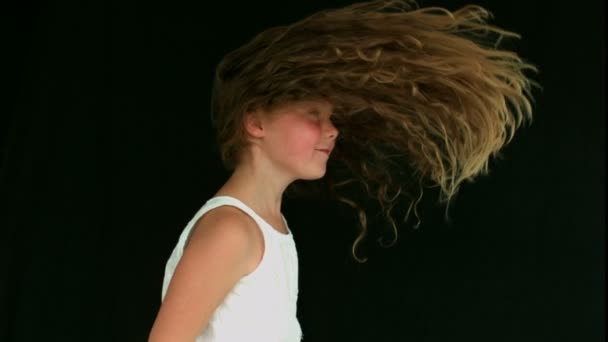 Little girl tossing her hair — Stock Video