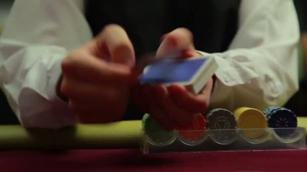 Dealer snel omgaan kaarten — Stockvideo