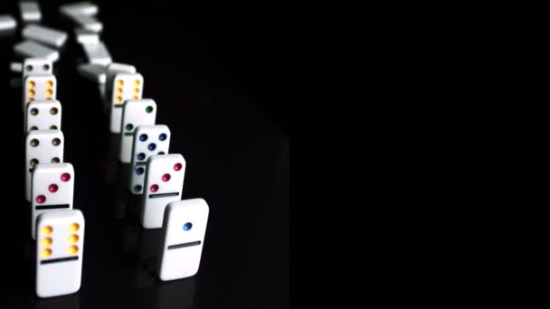 Line of dominoes collapsing — Stock Video
