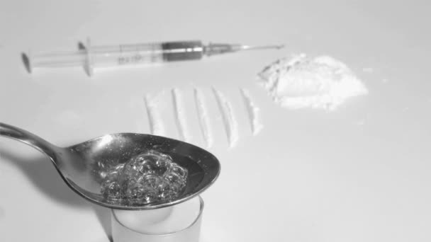 Cottura di droga su un cucchiaio — Video Stock