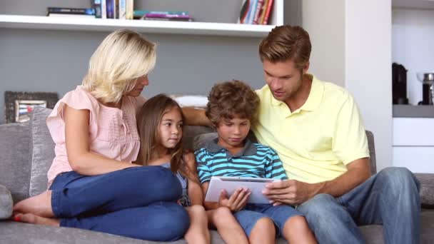 Family on couch looking at tablet pc Royalty Free Stock Video