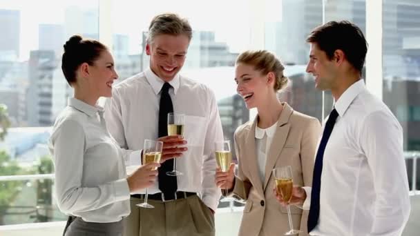 シャンパンで祝ってビジネス チーム — ストック動画