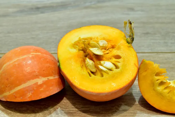 Imagen Muestra Una Calabaza Madura Cortada Tres Partes —  Fotos de Stock