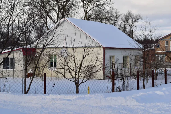 Wohnhäuser Boden Straßen Und Bäume Waren Mit Dickem Schnee Bedeckt — Stockfoto