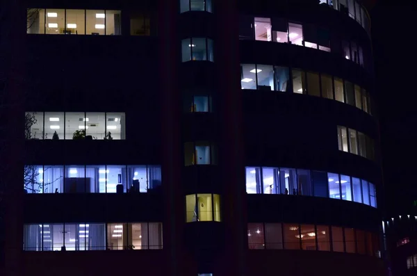 Night High Rise Building Illuminated Light Emanating Numerous Wide Windows — Stock Photo, Image