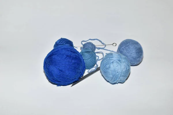 White Background Several Balls Blue Woolen Threads Knitting Needles — Stock Photo, Image