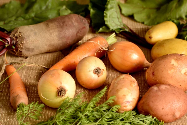 Картині Столі Лежать Стиглі Овочі Буряк Картопля Морква — стокове фото