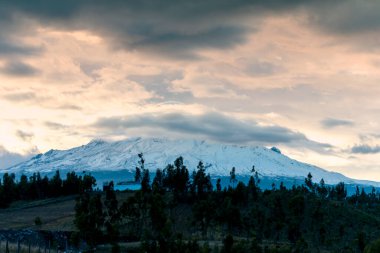 Karla kaplı Chimborazo volkanı