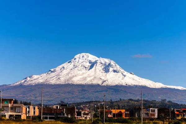 Karla Kaplı Chimborazo Volkanı — Stok fotoğraf