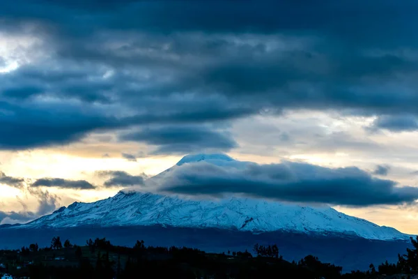 Chimborazo Wulkan Pokryty Śniegiem — Zdjęcie stockowe