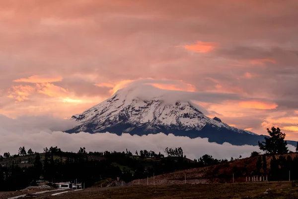 Karla Kaplı Chimborazo Volkanı — Stok fotoğraf