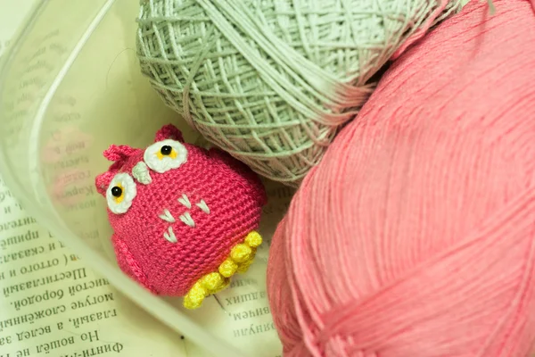 Hibou rose au crochet — Photo