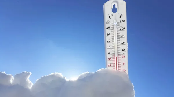 Thermometer Winter Lies Snow Shows Low Negative Air Temperature Meteorological — Stock Photo, Image