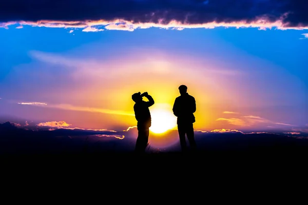 Two Silhouettes Men Talking Drinking Drink Jar Sunset Sunrise Impressive — Stock Photo, Image