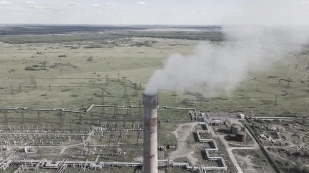 Smoky Chimneys Power Plant Aerial View Electric Power Generation Power — Stock Video