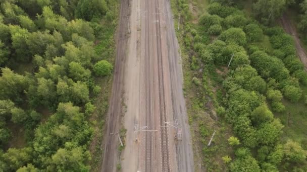 Railway Tracks Aerial View Railway Rails Embankment Surrounded Forest Railroad — Stock Video