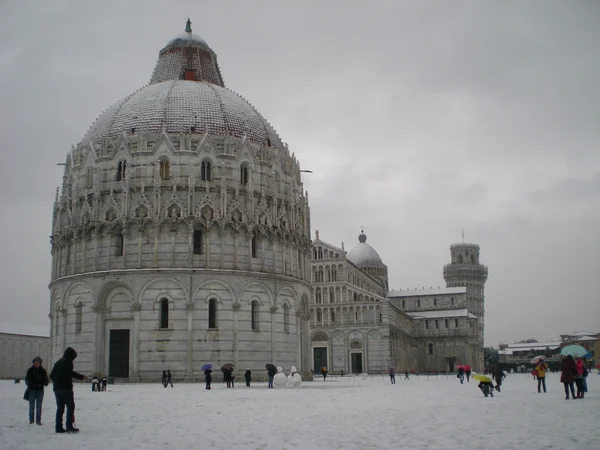 bir kar fırtınası sonra Piazza dei miracoli Pisa