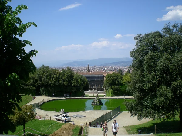 Boboli Gardens and palazzo Pitti — Stock Photo, Image