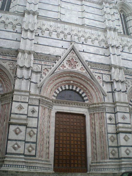 在意大利锡耶纳的大教堂 — 图库照片