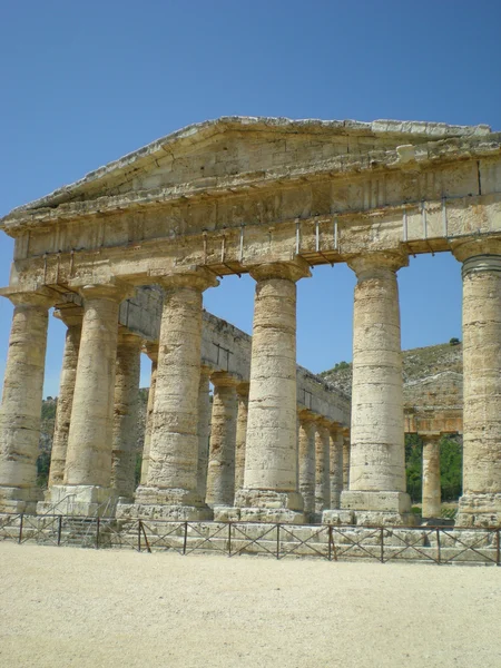 O templo dórico de Segesta na Sicília, Itália — Fotografia de Stock