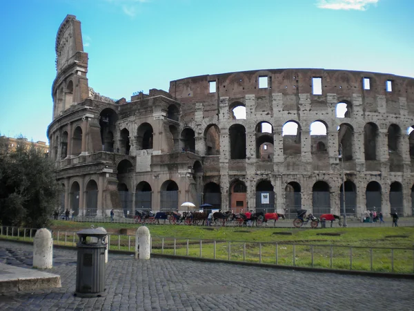 Colosseo - Koloseum - Řím - Itálie — Stock fotografie