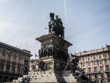 Vittorio Emanuele II Piazza del Duomo 'daki heykel. Lombardiya, İtalya 'da Milan.