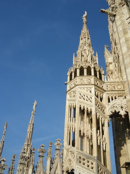 Gotyckiej katedry w Mediolanie, na piazza del duomo — Zdjęcie stockowe