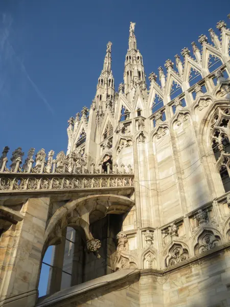 Duomo gotico di Milano in piazza del duomo — Foto Stock