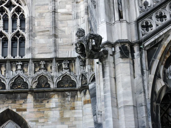 Cathédrale gothique de Milan à la piazza del duomo — Photo