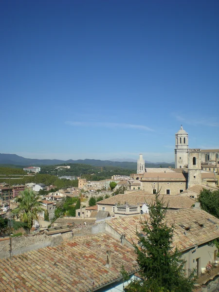 Bir görünümünü katedral belltower Girona, İspanya — Stok fotoğraf