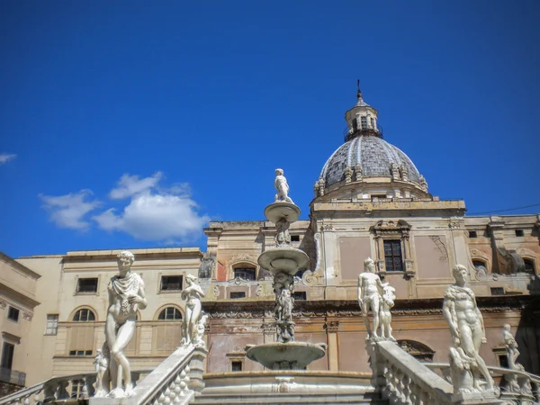 Palermo - florentine fontanna na placu piazza pretoria z rana — Zdjęcie stockowe