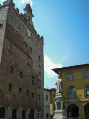 Prato (Toskana, İtalya), francesco di Marco Datini heykeli ile tarihi kare