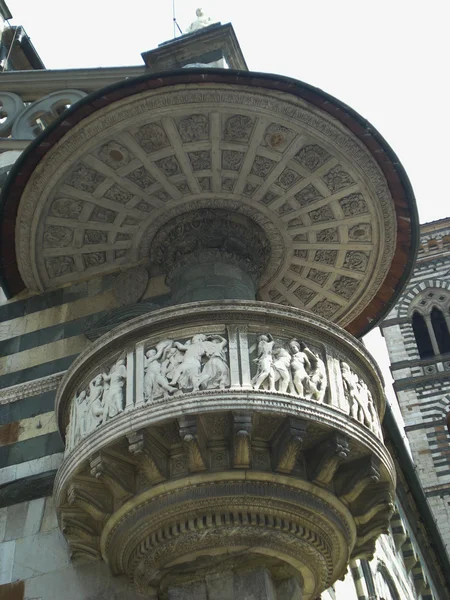 Prato (Toscana, Itália) - Catedral, o púlpito externo de Donatello — Fotografia de Stock