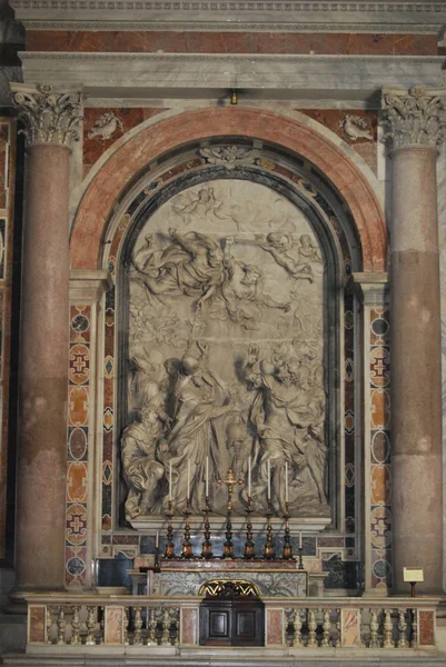 Basilique Saint-Pierre au Vatican - intérieur de la célèbre église — Photo