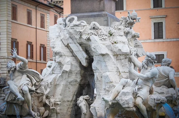 Řím, piazza navona, fontána od Berniniho v Itálii — Stock fotografie