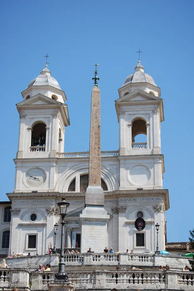 Place d'Espagne et église de Trinita dei Monti à Rome Italie — Photo