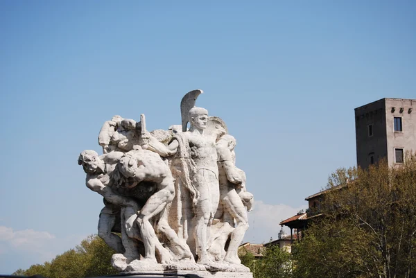 Escultura na Ponte Vittorio Emanuele II, Roma, Itália — Fotografia de Stock