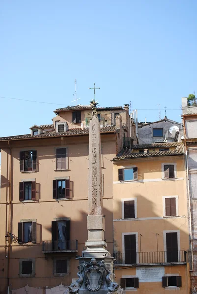 Róma - kút, a piazza della Rotonda téren és a pantheon — Stock Fotó