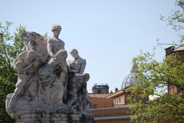 Escultura na Ponte Vittorio Emanuele II, Roma, Itália — Fotografia de Stock