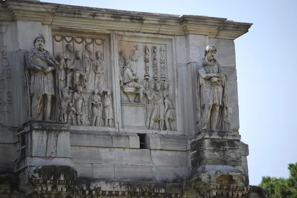 Arch Konstantin i Rom nästa Colosseum — Stockfoto