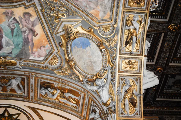 Bazilika santa maria maggiore - Řím - uvnitř — Stock fotografie