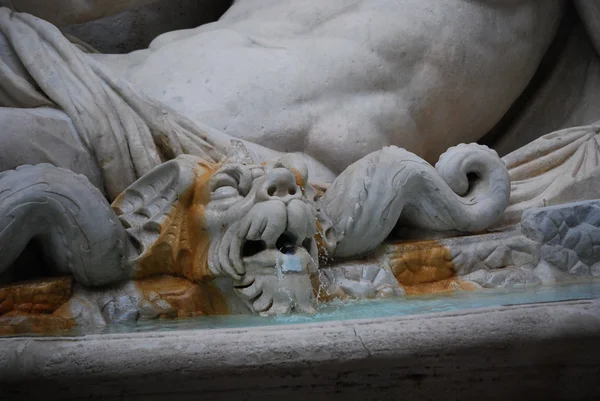 Socha Neptuna na fontáně, Řím, Itálie — Stock fotografie