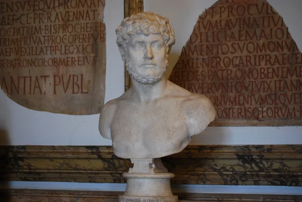 Inside one of the rooms of the Capitoline Museums in Rome — Stock Photo, Image